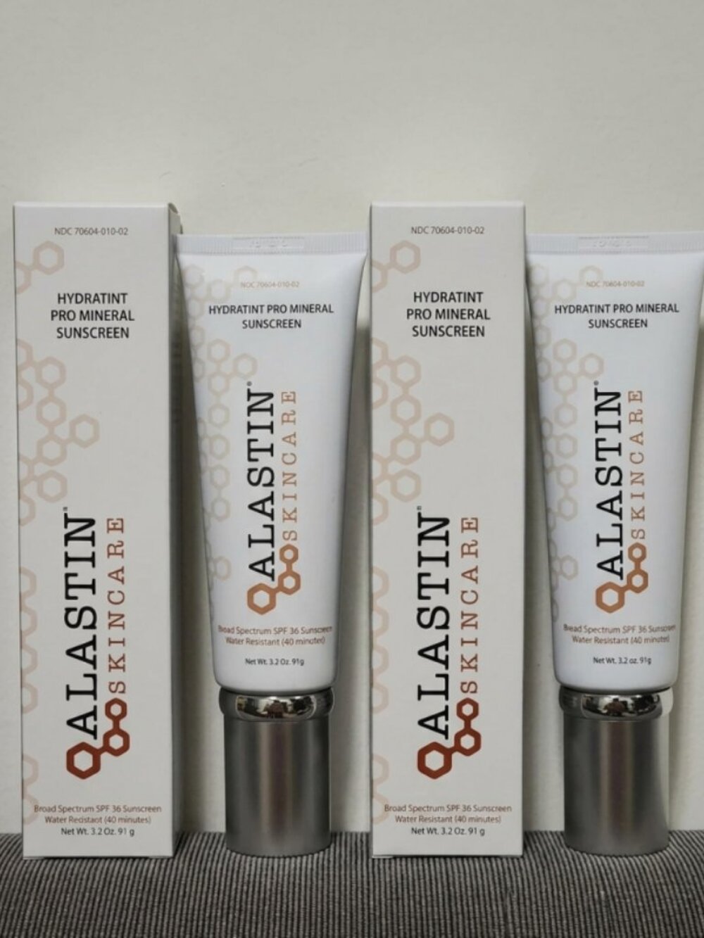 Pack of 2 Alastin HydraTint Pro Mineral-Broad Spectrum Tinted Facial SP (3.2 oz) - Picture 2 of 3